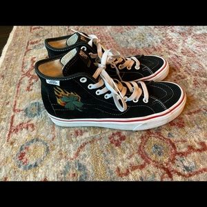 Vans off the Wall • Sk8-Hi